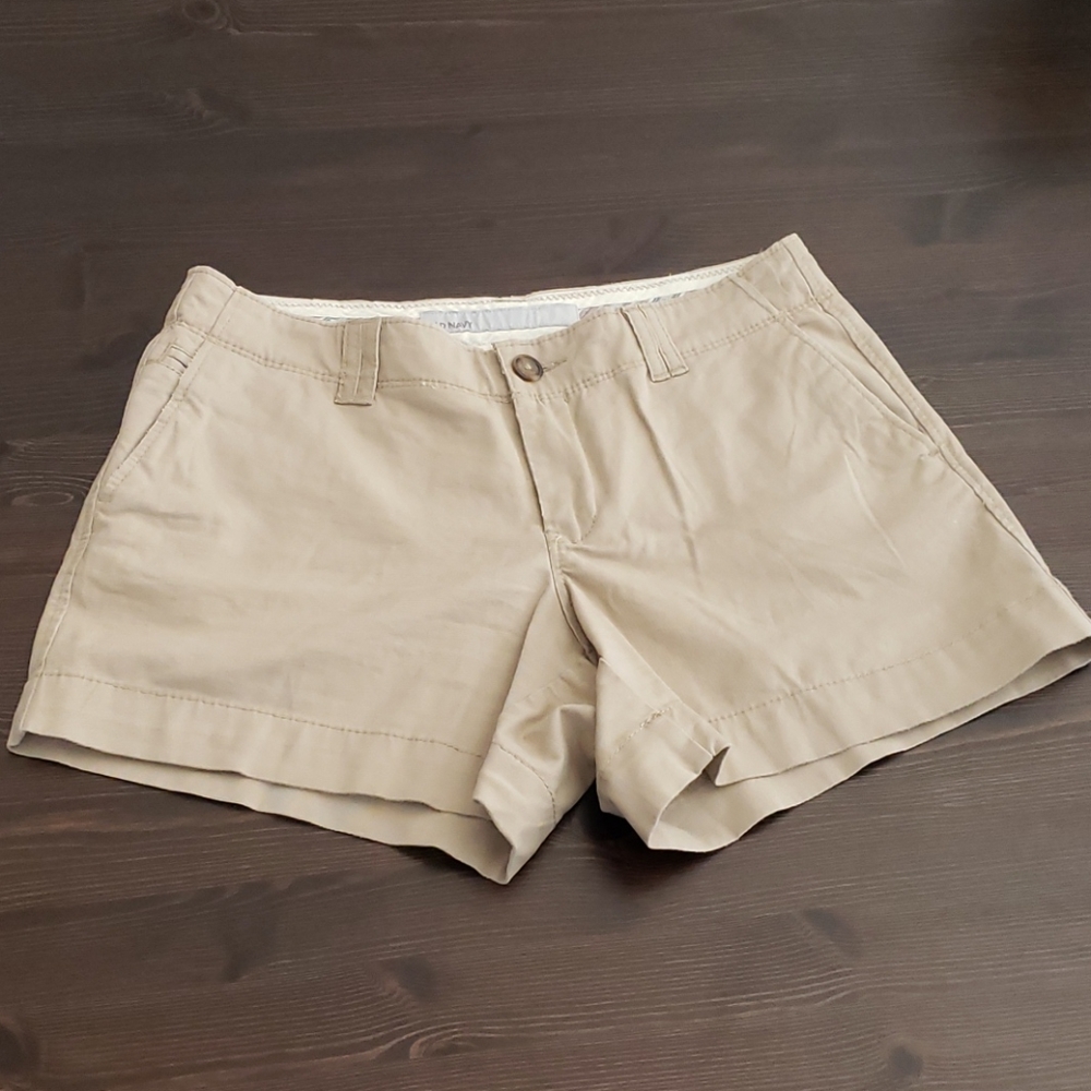 Old navy shorts - Picture 2 of 6